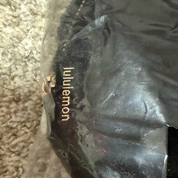 NWT Lululemon Plush Fleece Everywhere Belt Bag 1L in Black and Gold - Picture 4 of 13